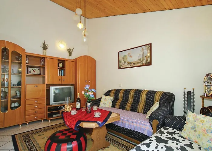 Beautiful Home In Cervar Porat With Kitchen