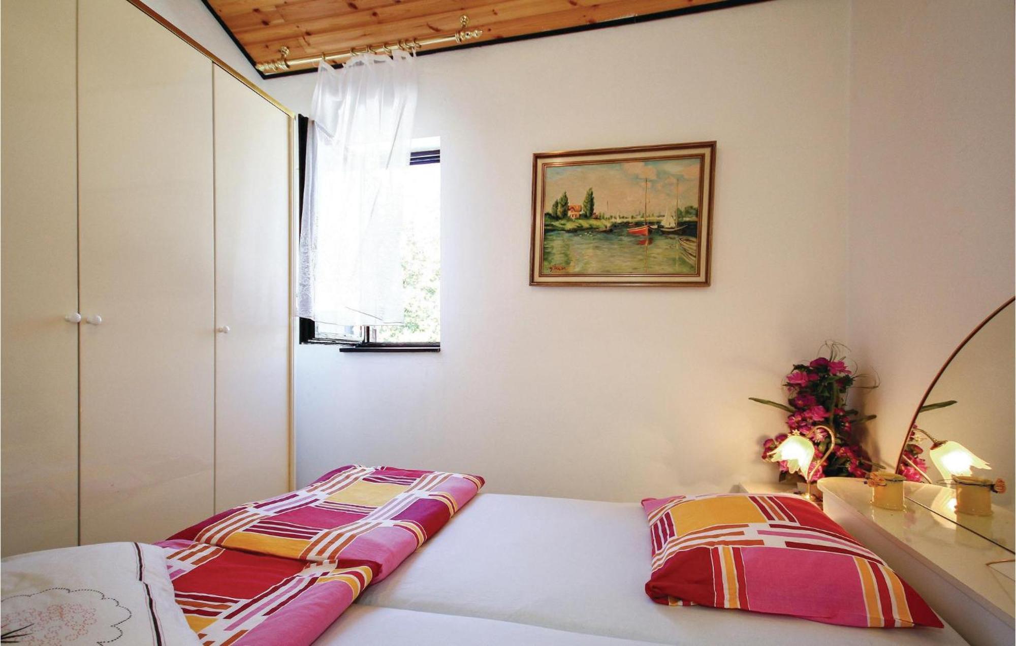 Beautiful In Cervar Porat With Kitchen Ferienhaus