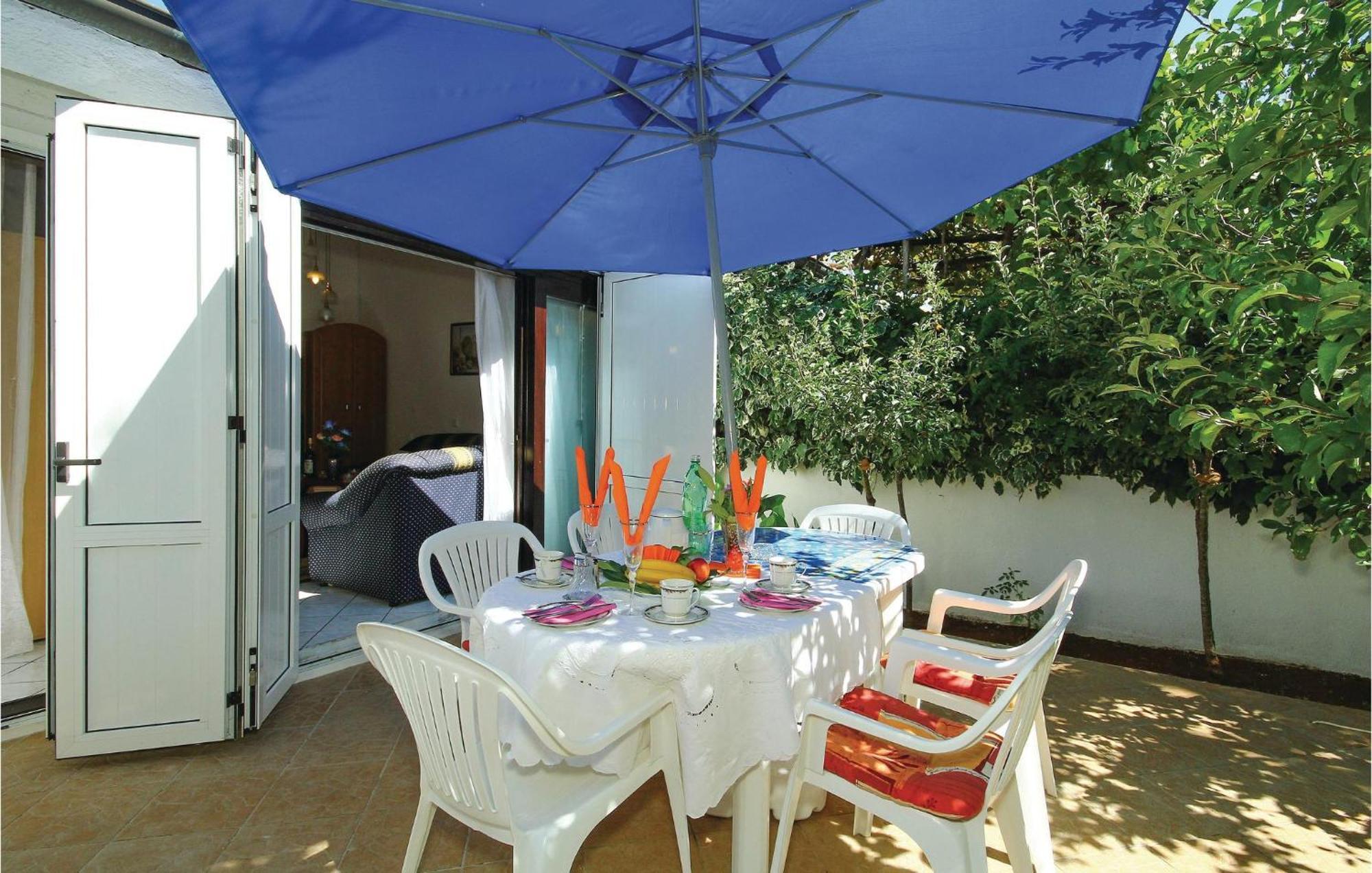 Beautiful In Cervar Porat With Kitchen Ferienhaus *