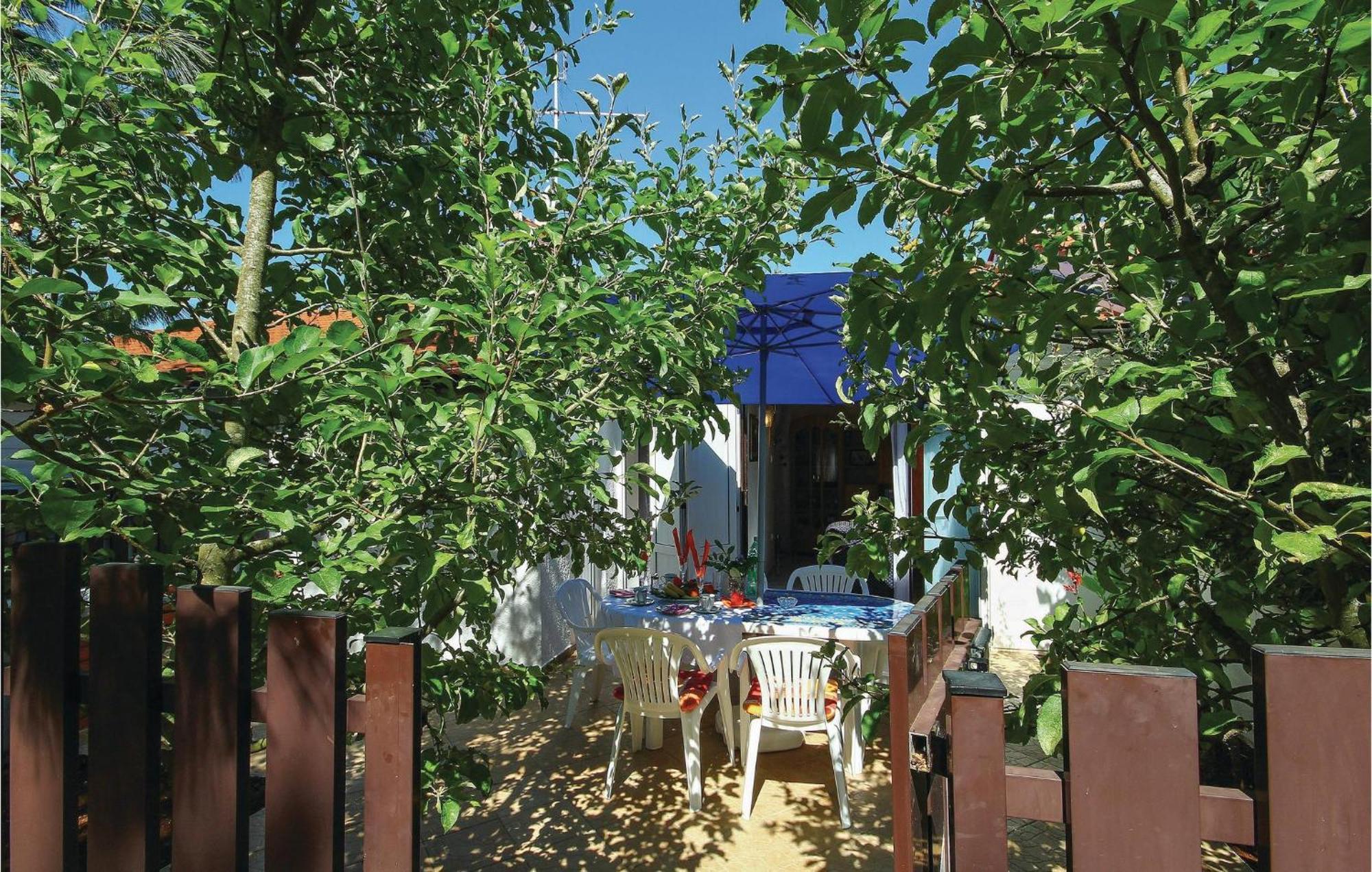 Ferienhaus Beautiful In Cervar Porat With Kitchen Poreč