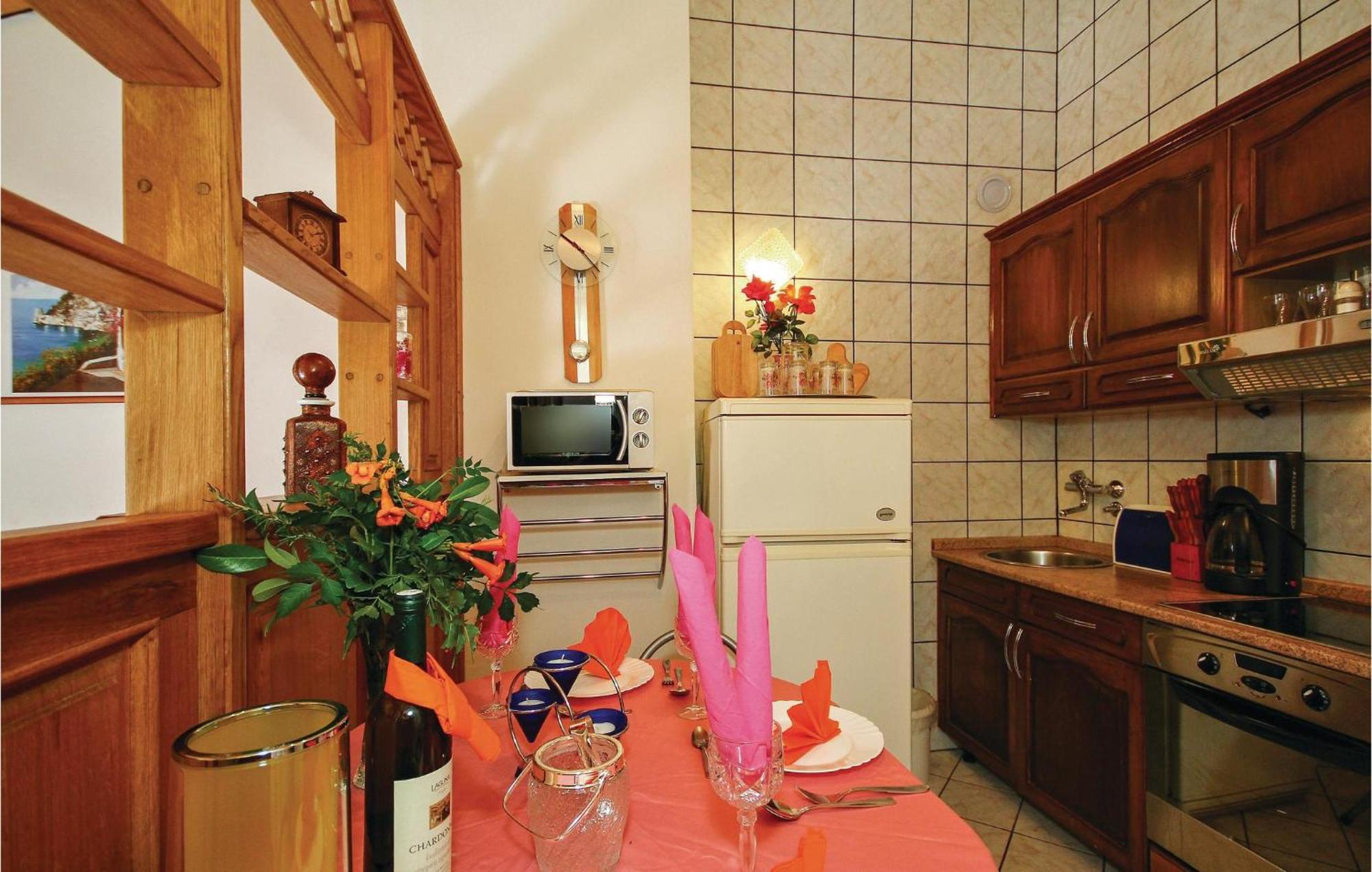 Ferienhaus Beautiful In Cervar Porat With Kitchen