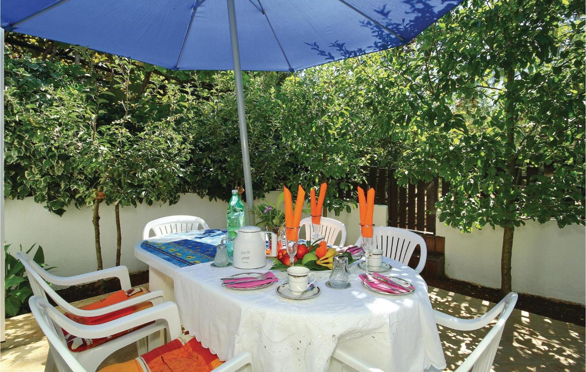 Beautiful In Cervar Porat With Kitchen Ferienhaus *