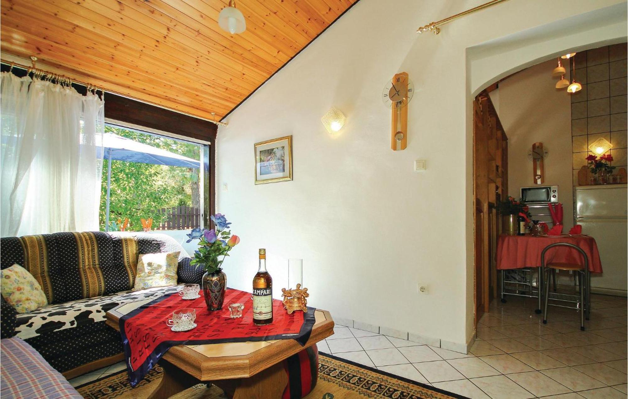 Ferienhaus Beautiful In Cervar Porat With Kitchen Poreč