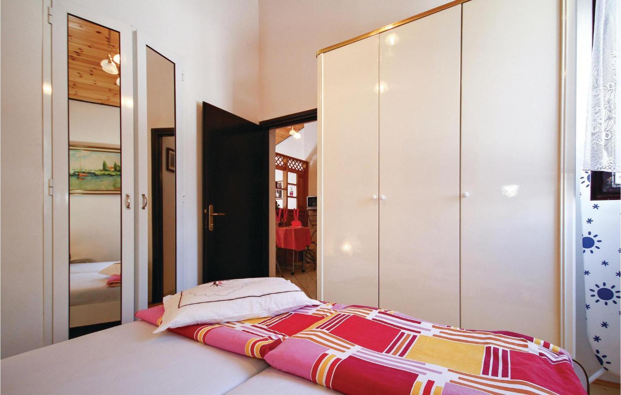 Beautiful In Cervar Porat With Kitchen