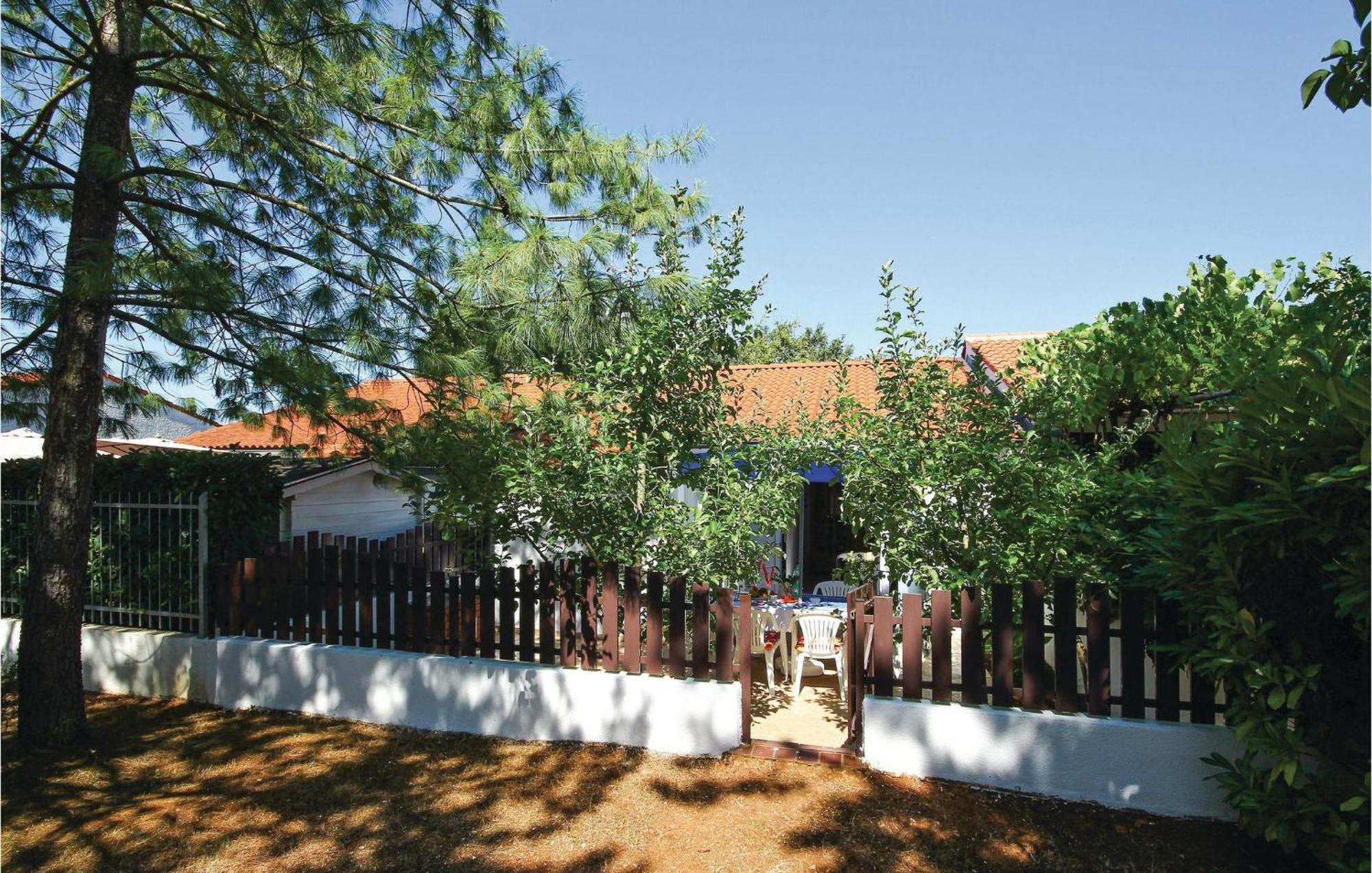 Ferienhaus Beautiful In Cervar Porat With Kitchen