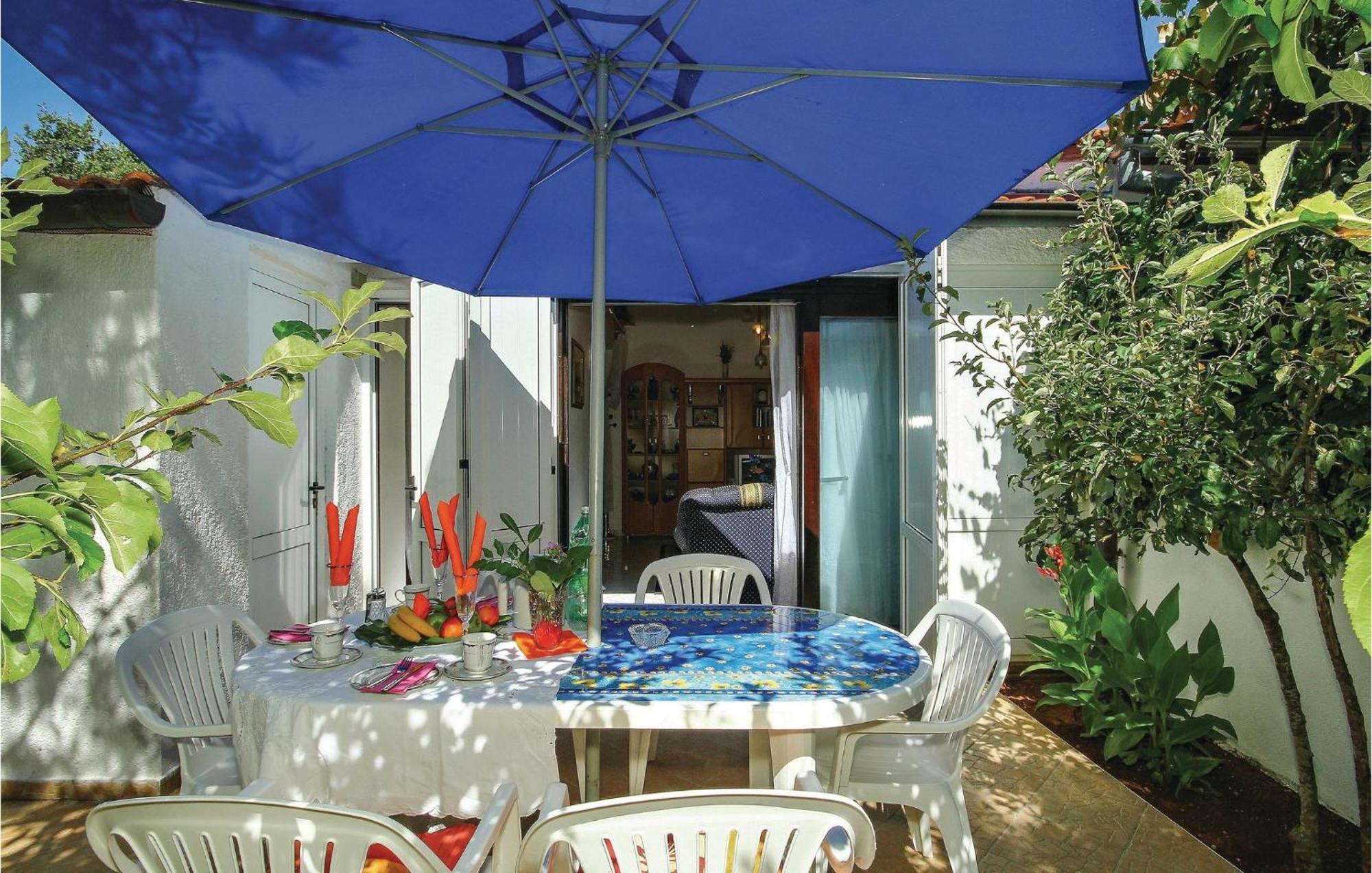 Beautiful In Cervar Porat With Kitchen Ferienhaus *
